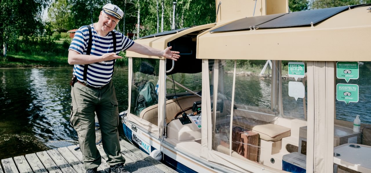 Happy guide mr Arto welcomes you in the Ecoboat. happy_finn_guide_arto_ecoboat_cruises_puumala_saimaa_finland_lakelandgteEcoboat_cruises.